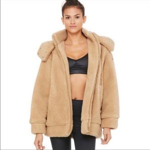ALO YOGA Norte Sherpa Coat in Camel - Medium